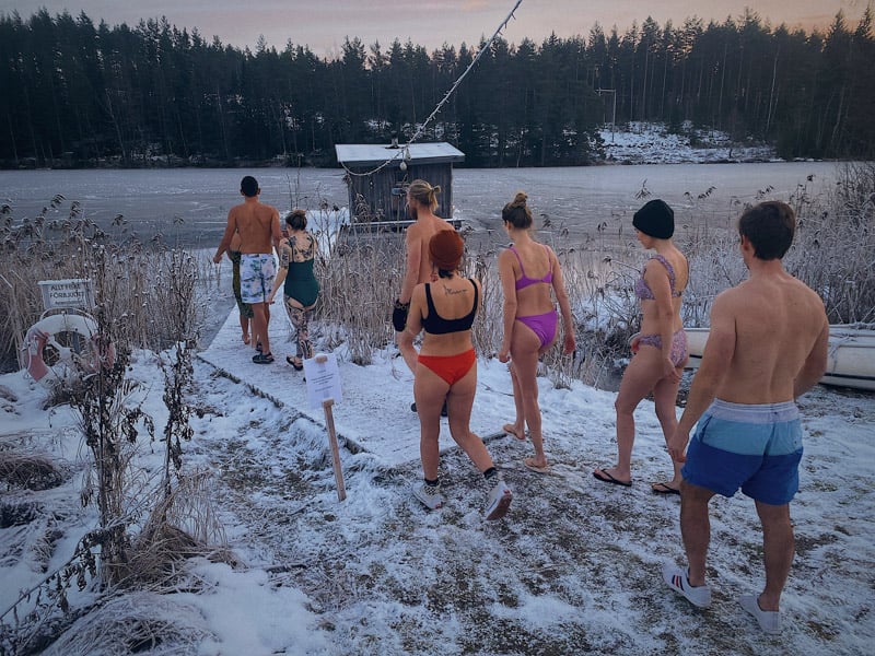 When taking outdoor ice baths, just wearing a bathing suit is fine