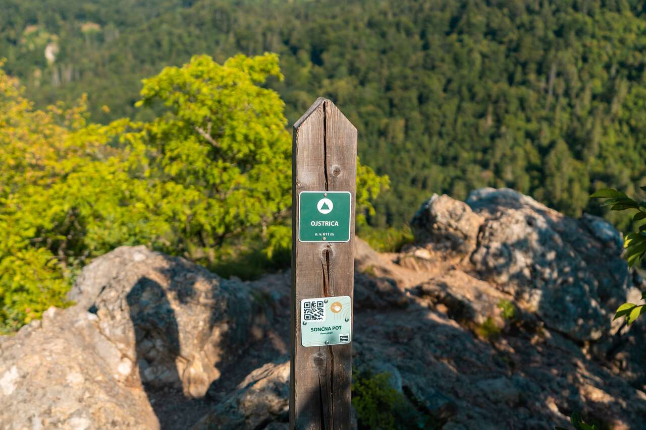 A trail sign to Ojstrica at Lake Bled